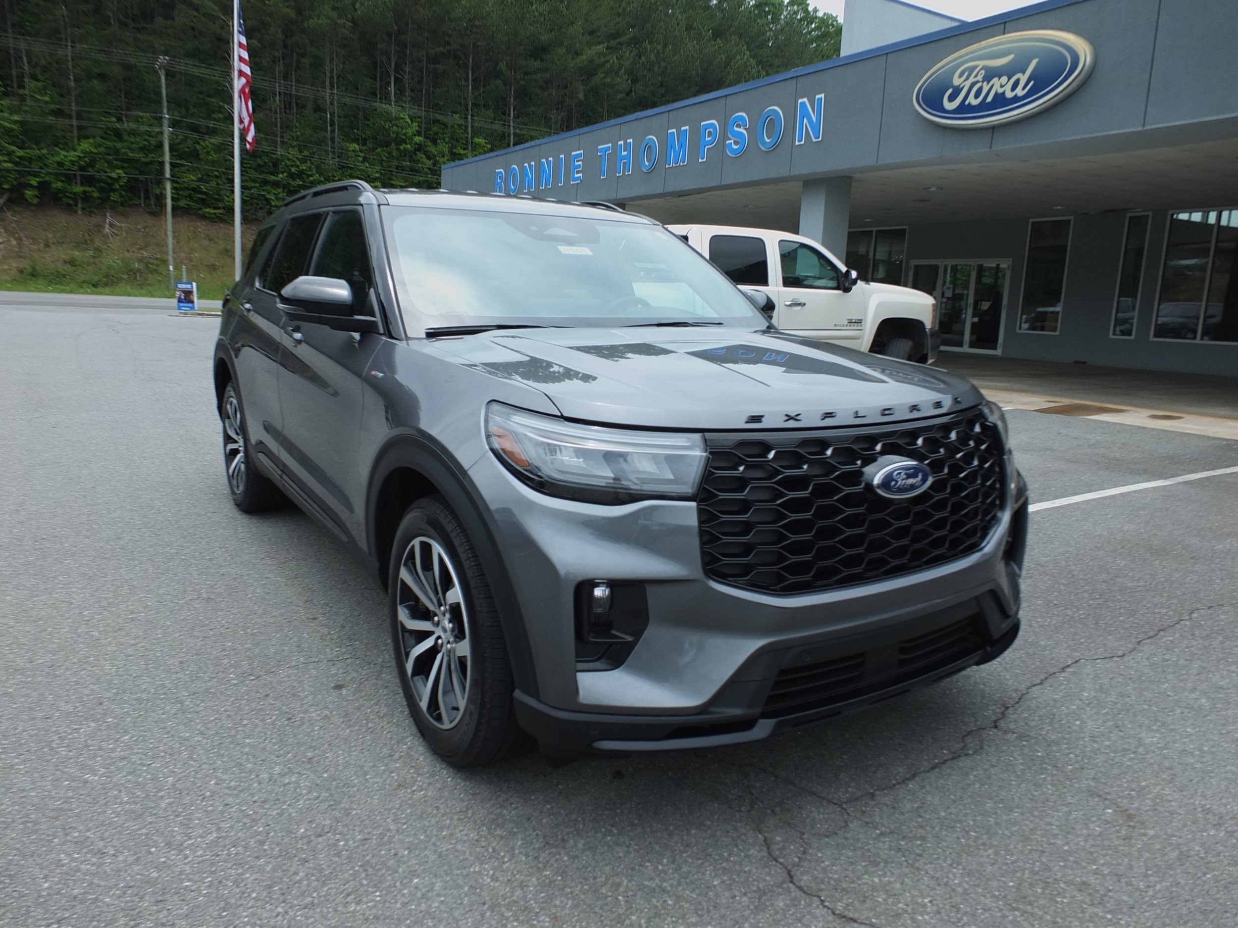 2025 Ford Explorer ST-LINE 4WD (PL535)'s photo
