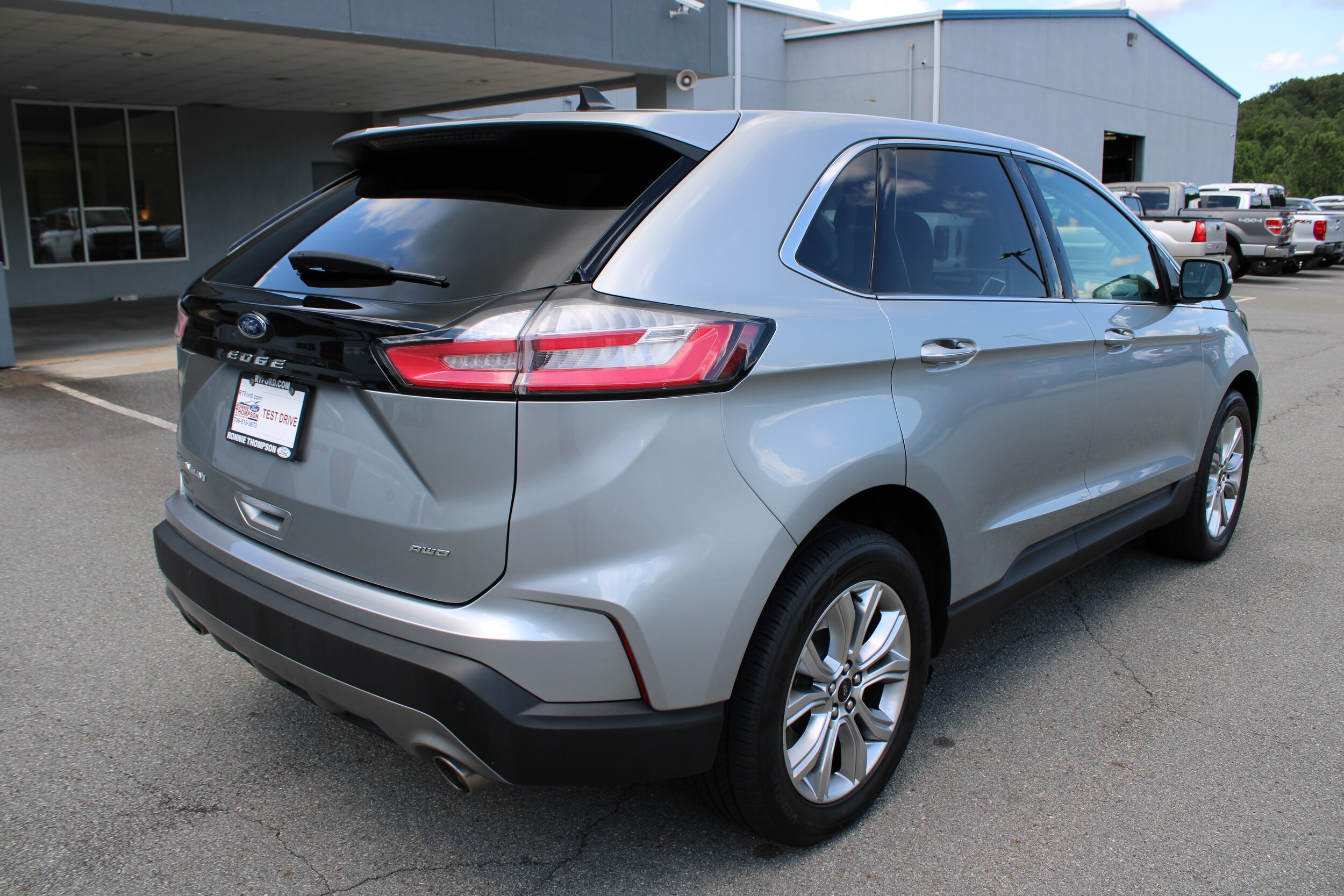 2024 Ford Edge Titanium photo 3