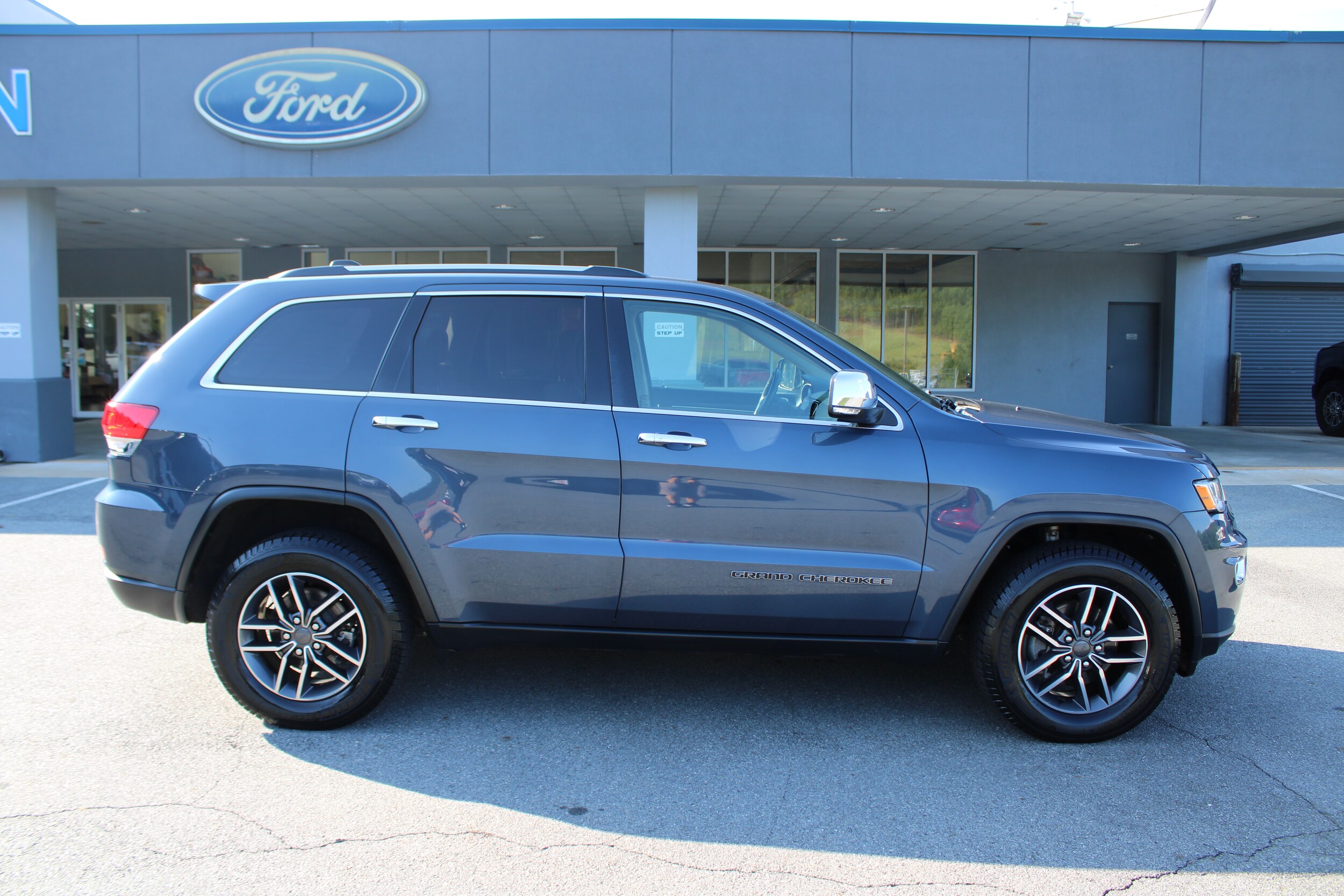 2019 Jeep Grand Cherokee Limited photo 2
