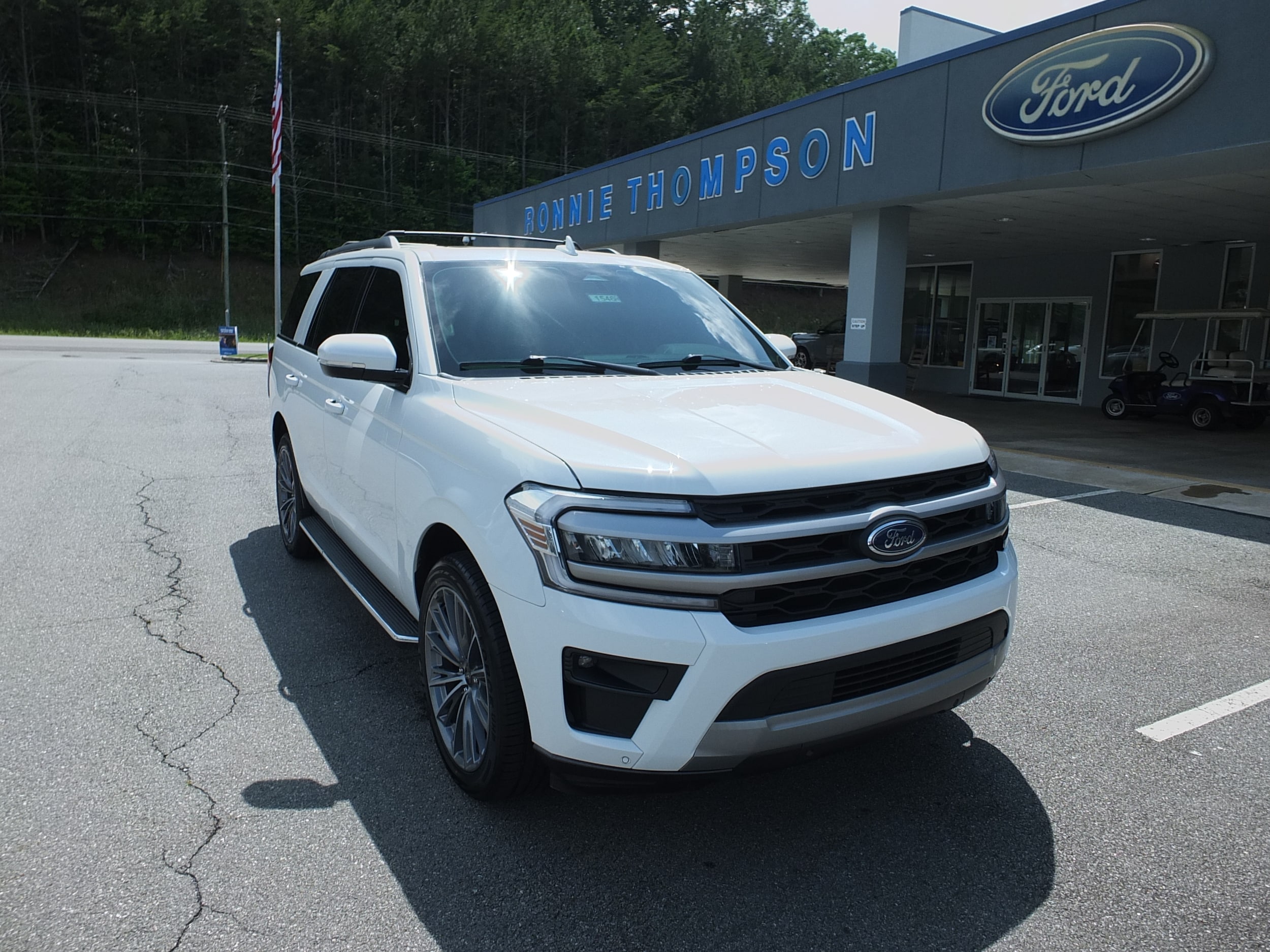 2022 Ford Expedition XLT's photo