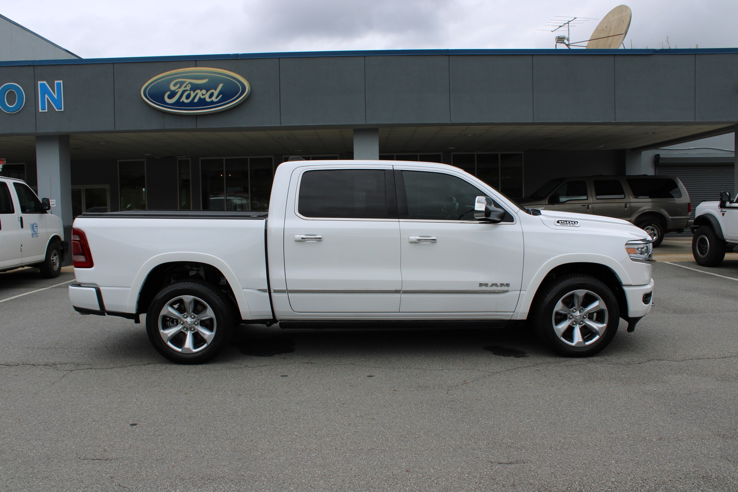 2019 Ram 1500 Limited photo 2