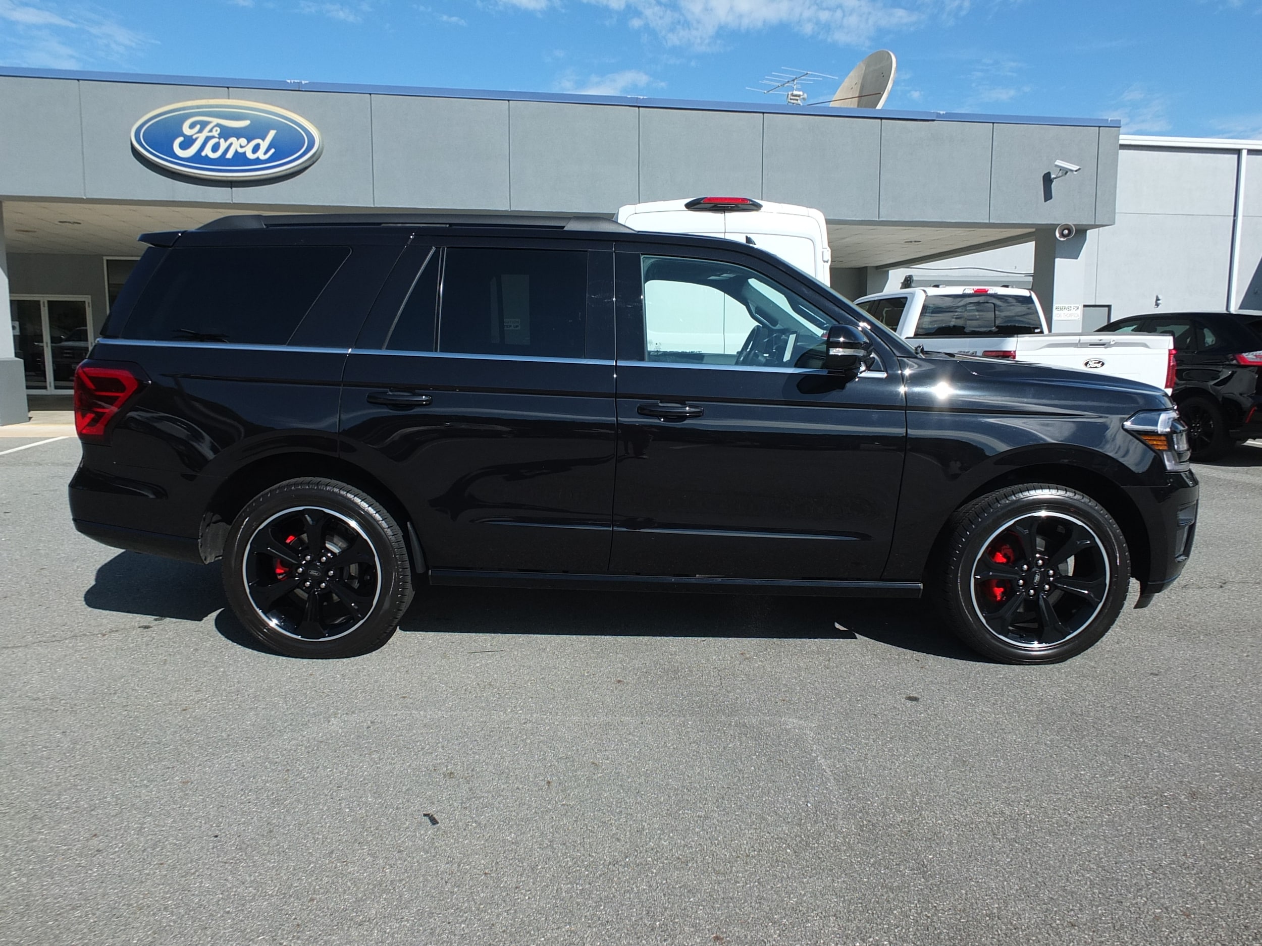 Used 2024 Ford Expedition Limited with VIN 1FMJU1KG9REA09008 for sale in Ellijay, GA