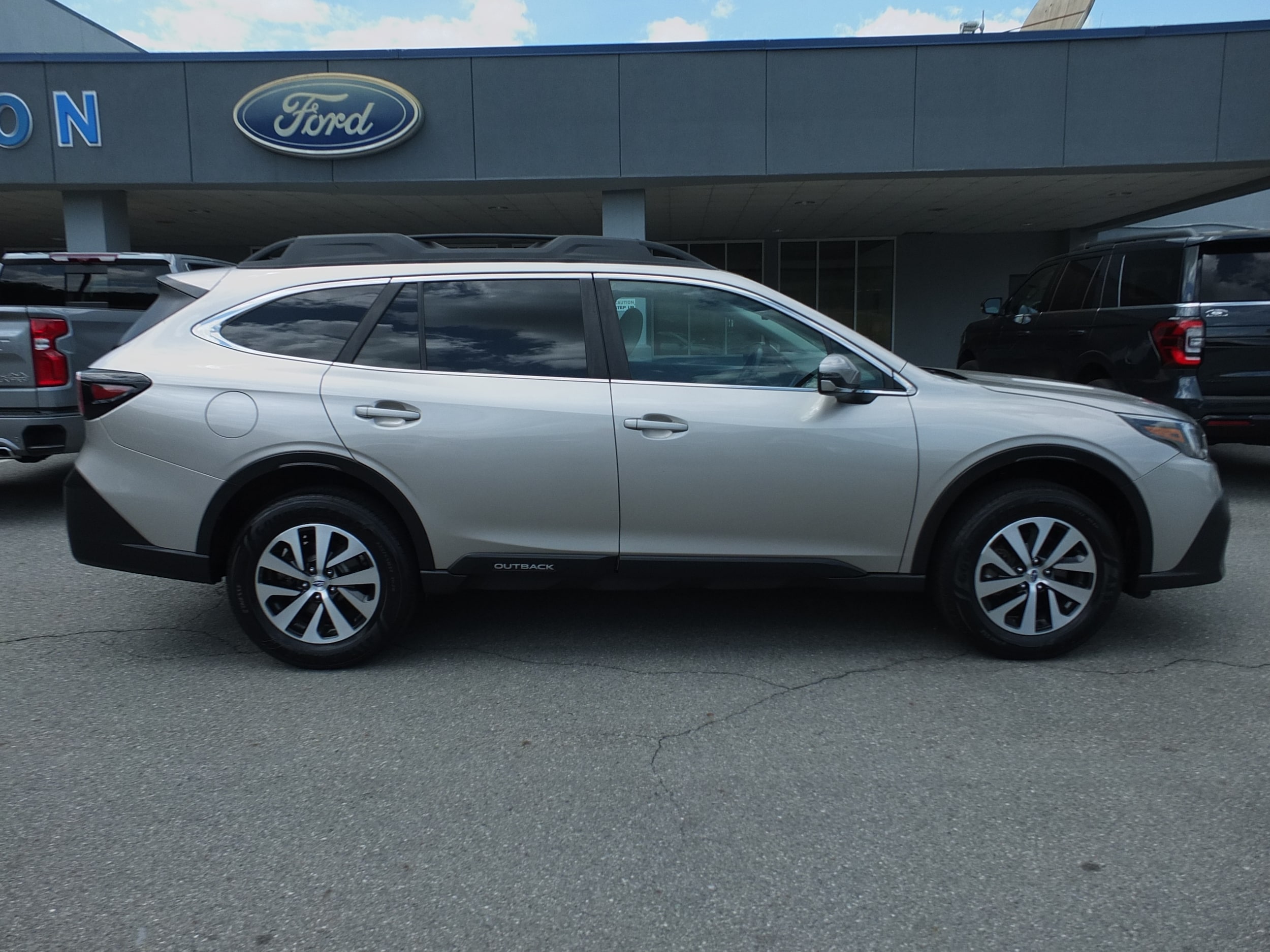 Used 2020 Subaru Outback Premium with VIN 4S4BTAEC5L3173178 for sale in Ellijay, GA