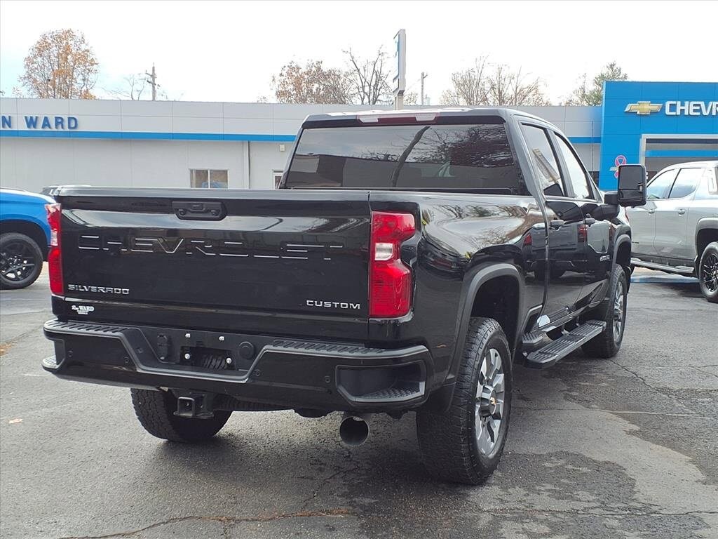 2025 Chevrolet Silverado 2500HD Custom photo 2