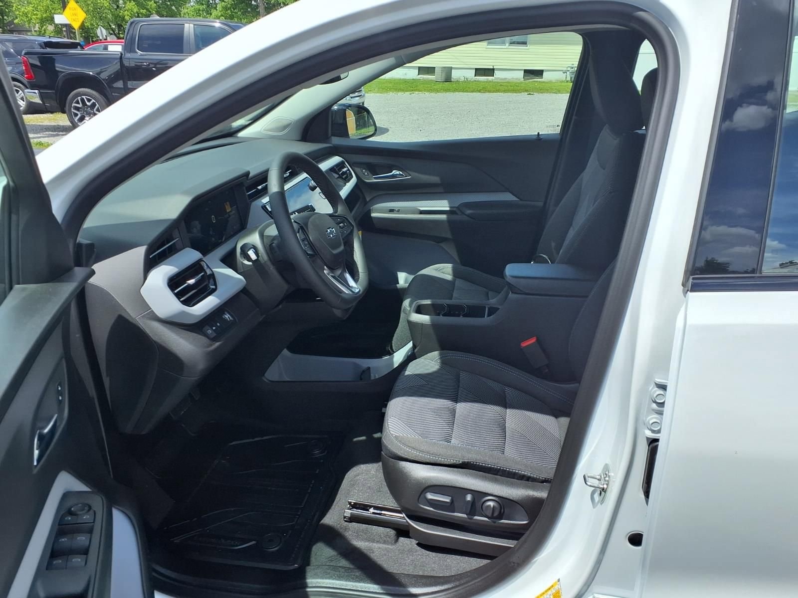 2027 Chevrolet Bolt LT - Photo 19