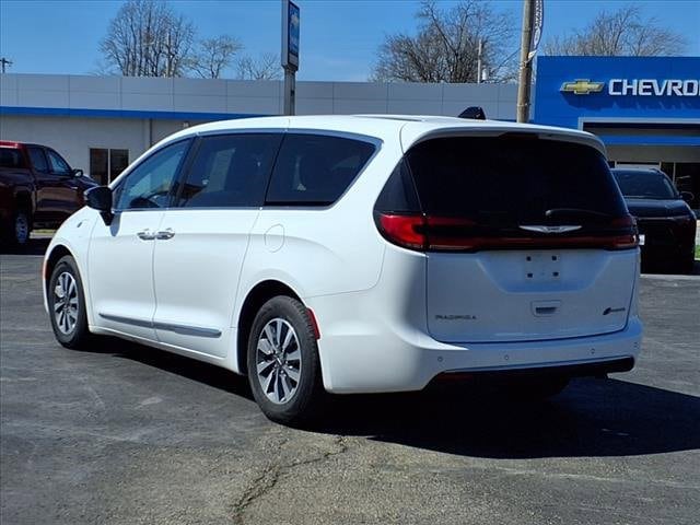 Used 2023 Chrysler Pacifica Hybrid Limited with VIN 2C4RC1S74PR541986 for sale in Herrin, IL