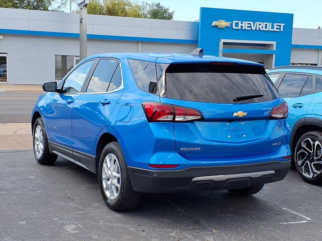 2024 Chevrolet Equinox LT photo 2