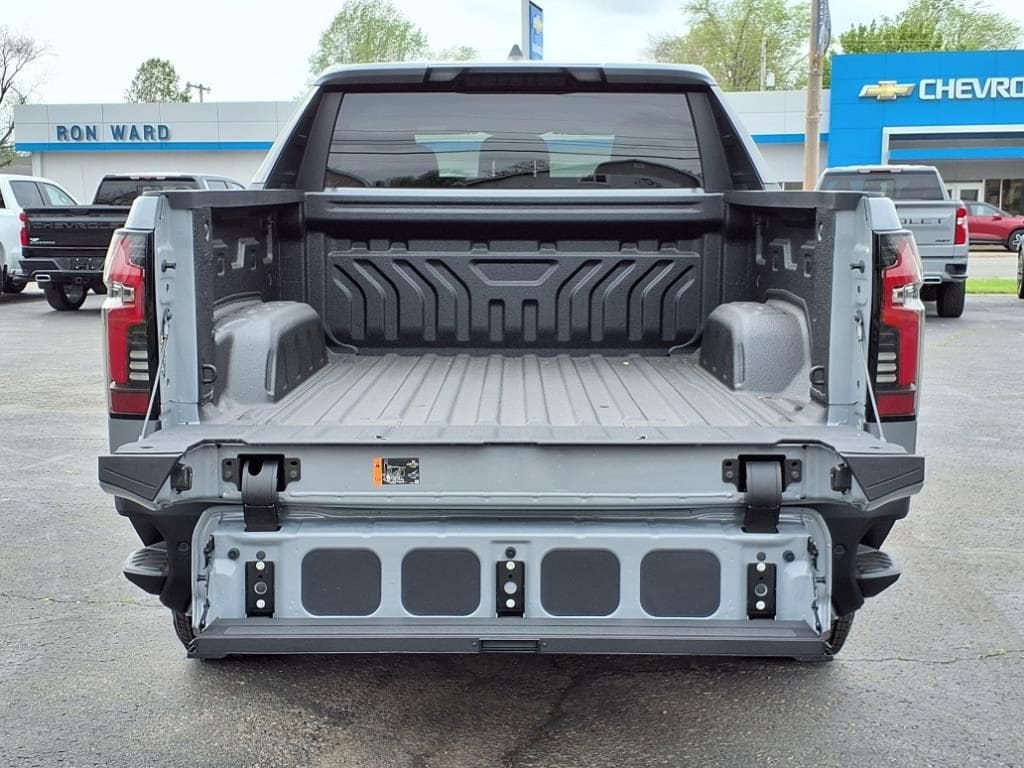 2025 Chevrolet Silverado EV LT - Photo 13