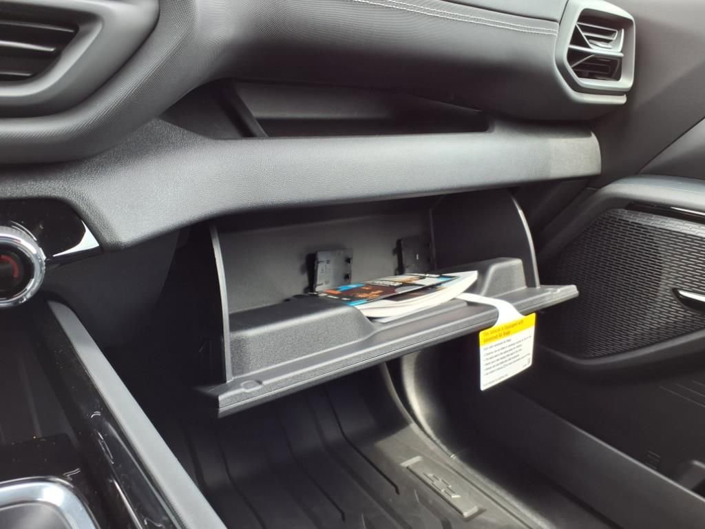 2025 Chevrolet Silverado EV LT - Photo 9
