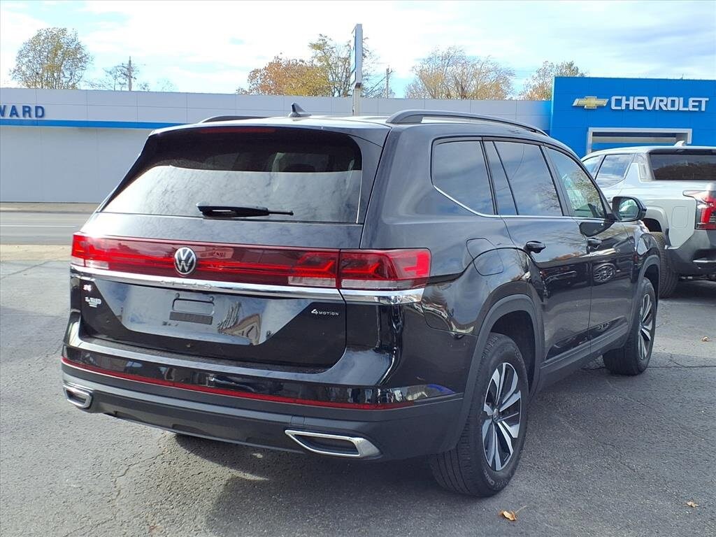 2024 Volkswagen Atlas SE photo 3