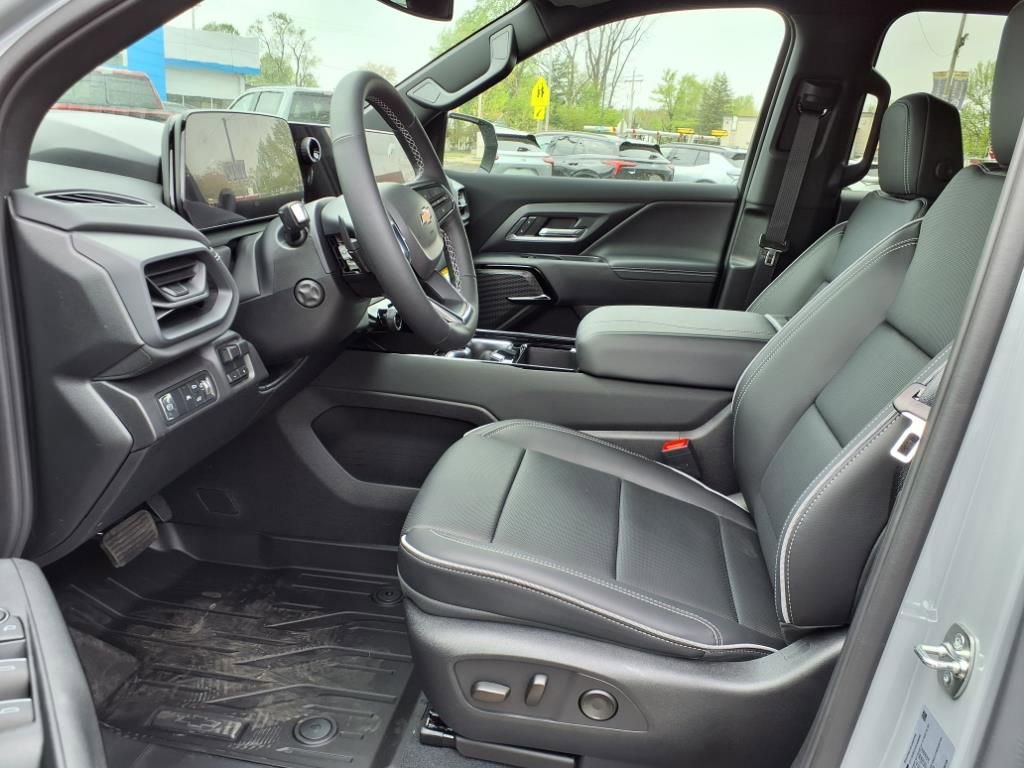 2025 Chevrolet Silverado EV LT - Photo 6