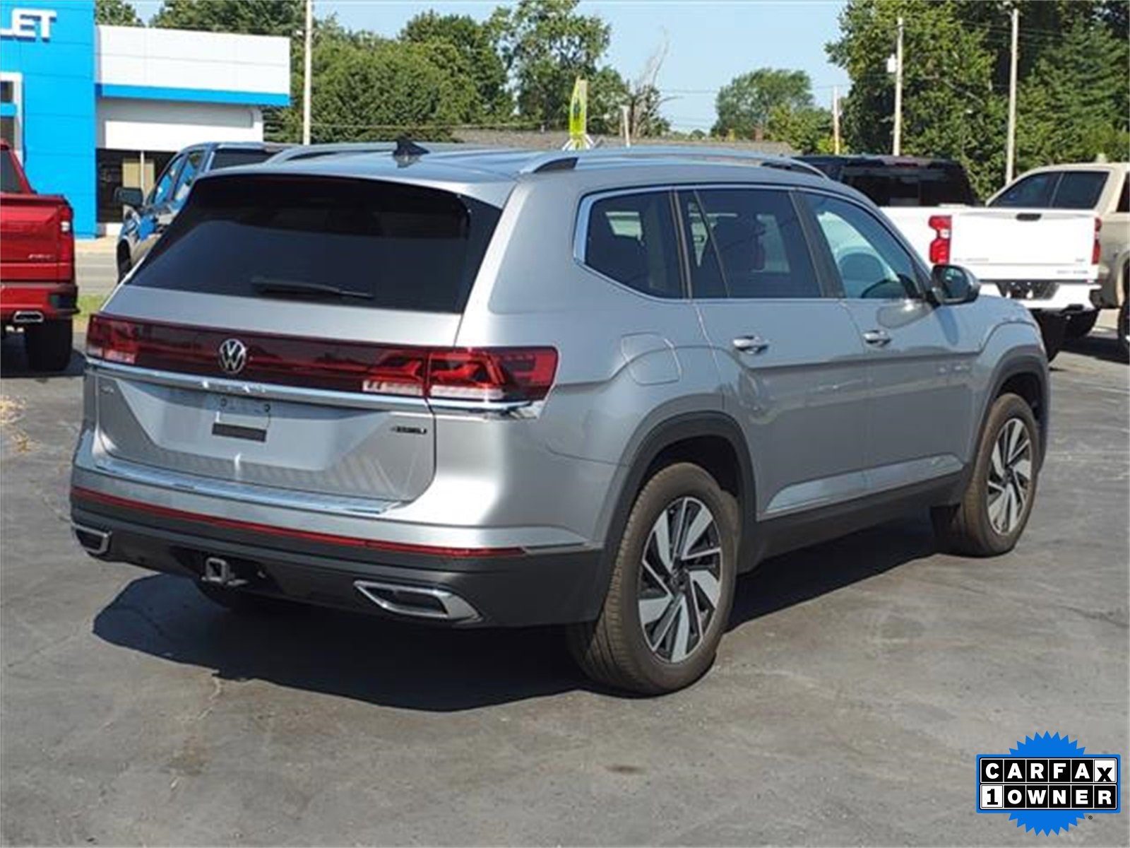 2024 Volkswagen Atlas SEL photo 3