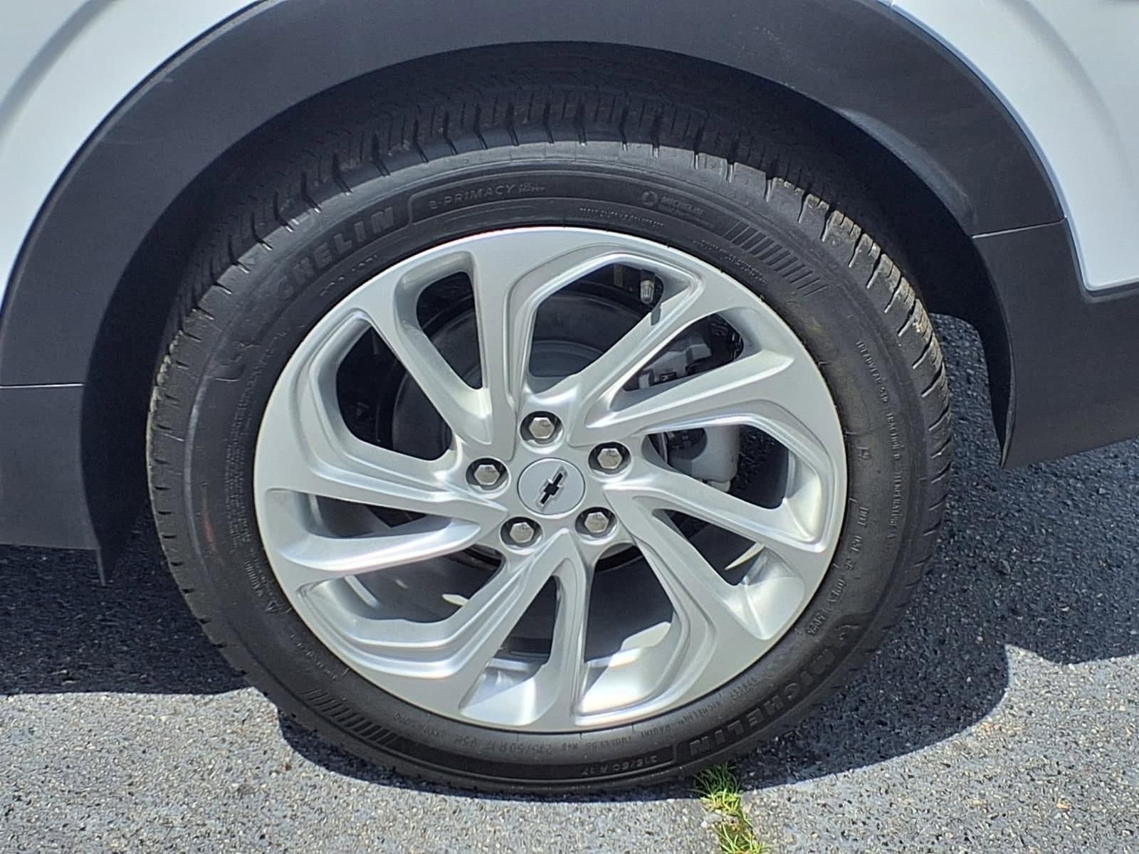 2027 Chevrolet Bolt LT - Photo 18