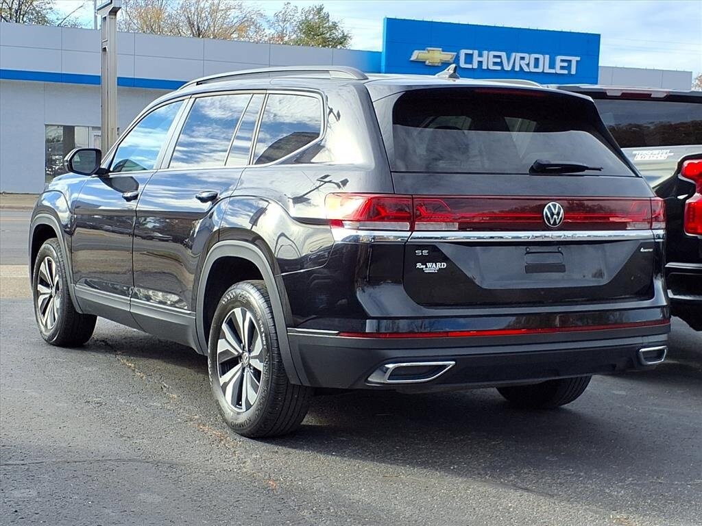 2024 Volkswagen Atlas SE photo 2