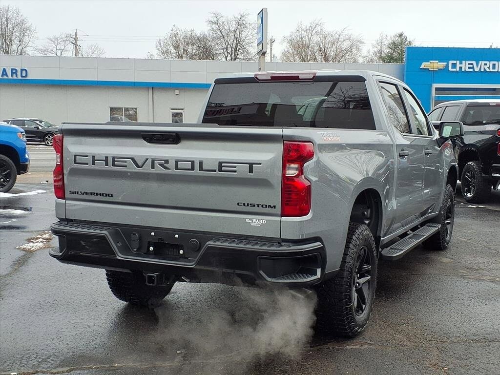 2026 Chevrolet Silverado 1500 Custom Trail Boss photo 2