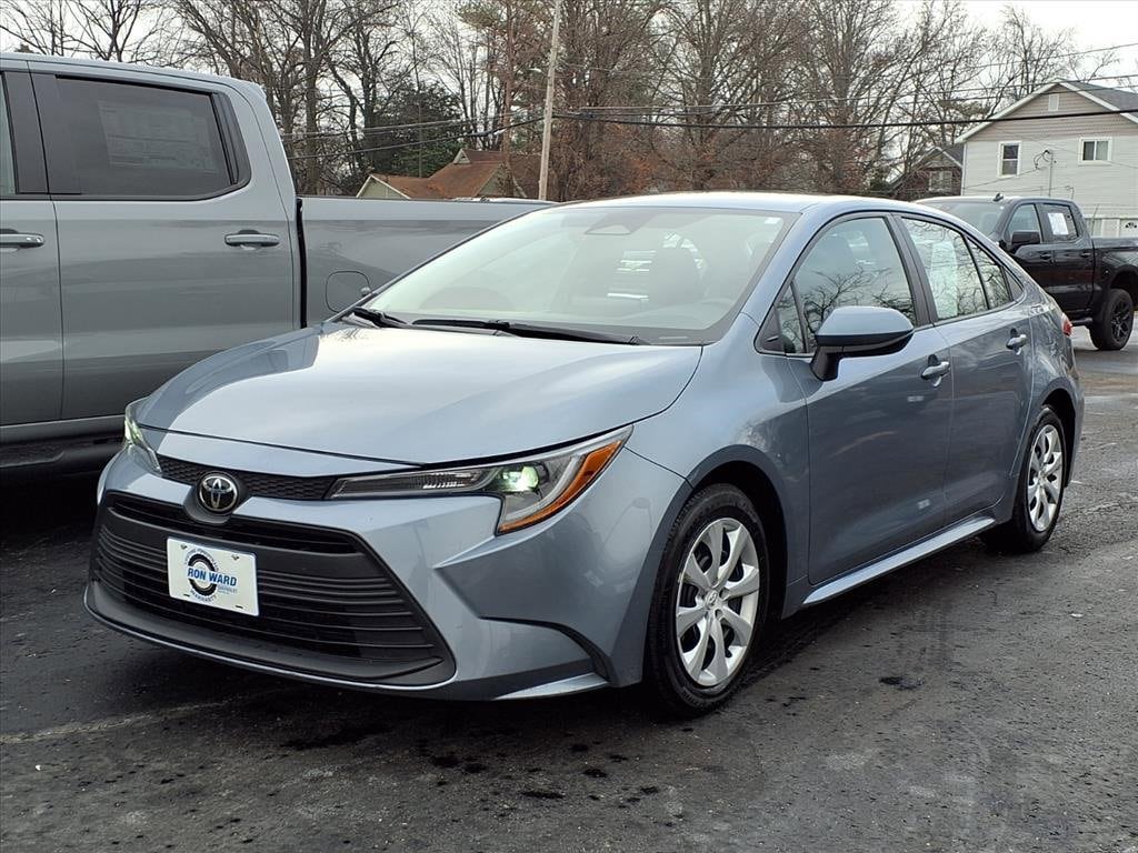 2024 Toyota Corolla LE's photo