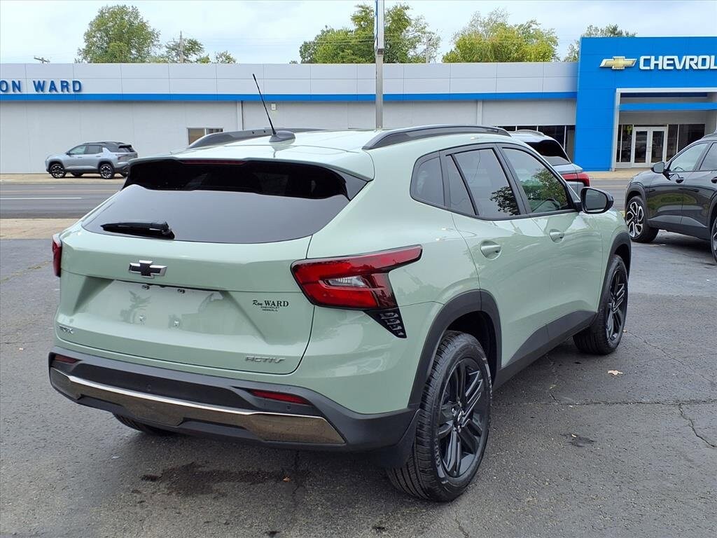 2025 Chevrolet Trax ACTIV photo 2