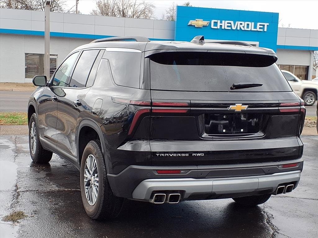 Used 2025 Chevrolet Traverse LT SUV