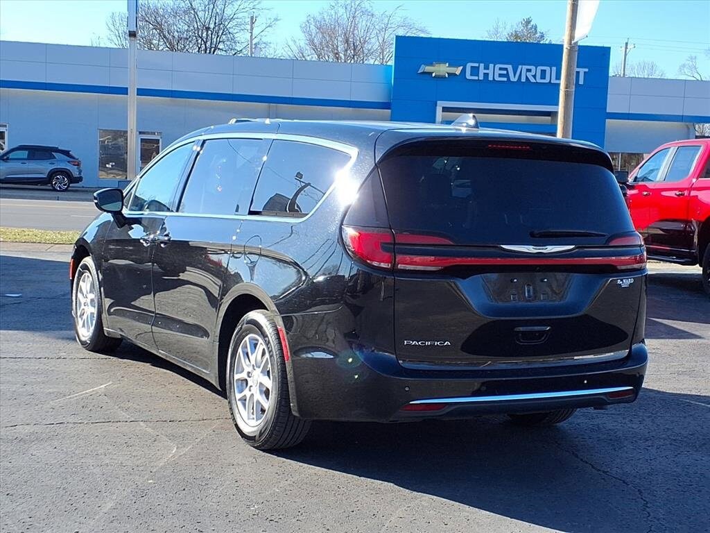 Used 2024 Chrysler Pacifica Touring L Van Passenger Van