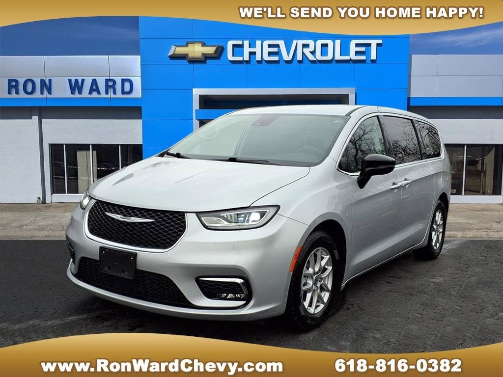 2024 Chrysler Pacifica Touring L's photo