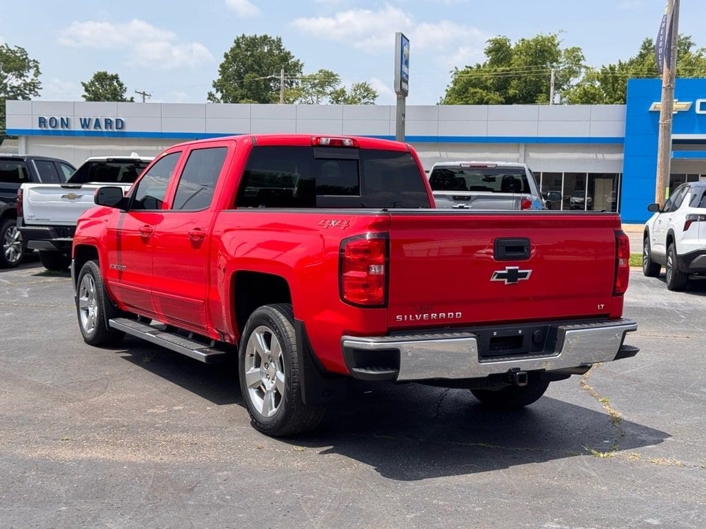 Used 2018 Chevrolet Silverado 1500 LT with VIN 3GCUKREC5JG518217 for sale in Herrin, IL