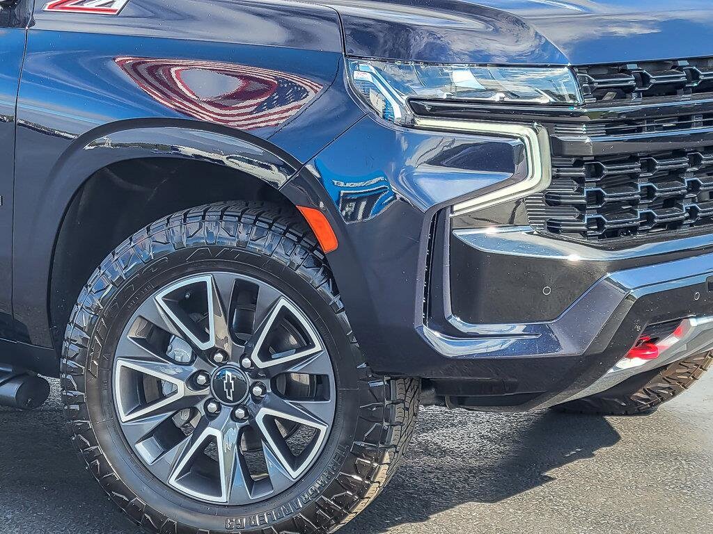 2023 Chevrolet Suburban Z71 photo 2