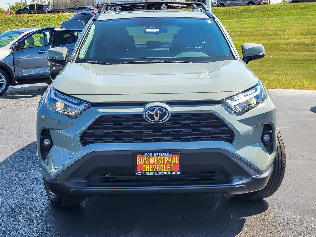2023 Toyota RAV4 XLE Premium photo 3
