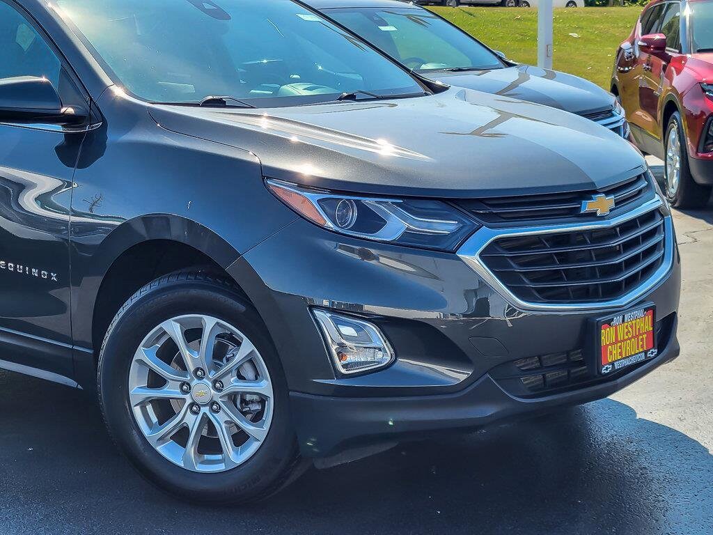 2021 Chevrolet Equinox LT photo 2