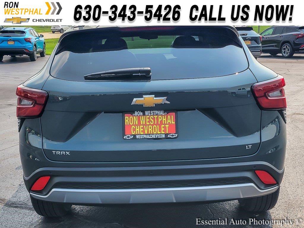 2025 Chevrolet Trax LT photo 3