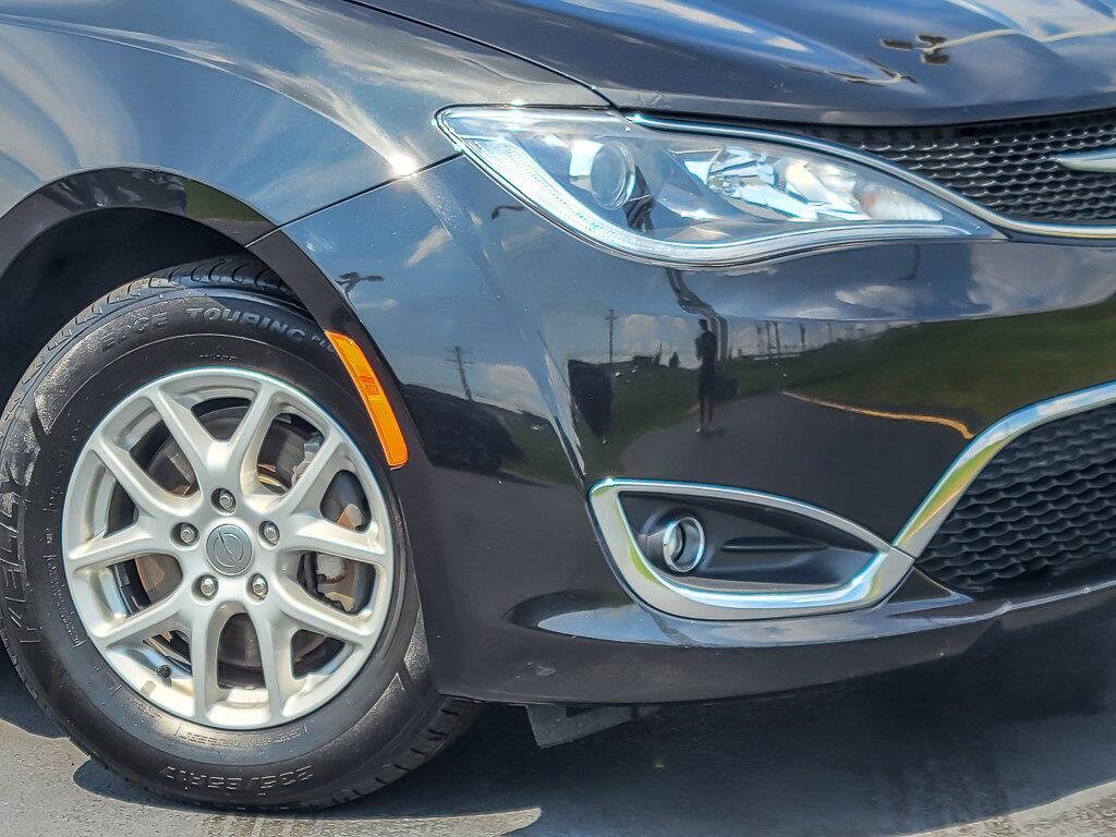 2020 Chrysler Pacifica Touring L photo 3