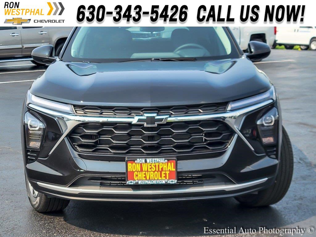2025 Chevrolet Trax LT photo 2