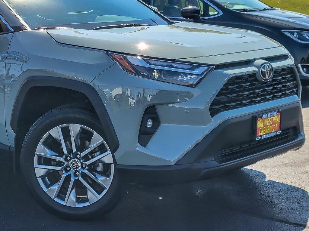 2023 Toyota RAV4 XLE Premium photo 2