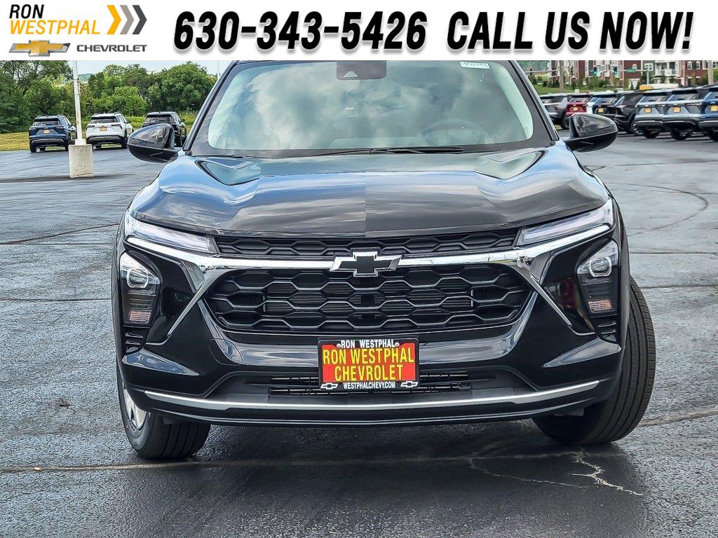 2025 Chevrolet Trax LT photo 3
