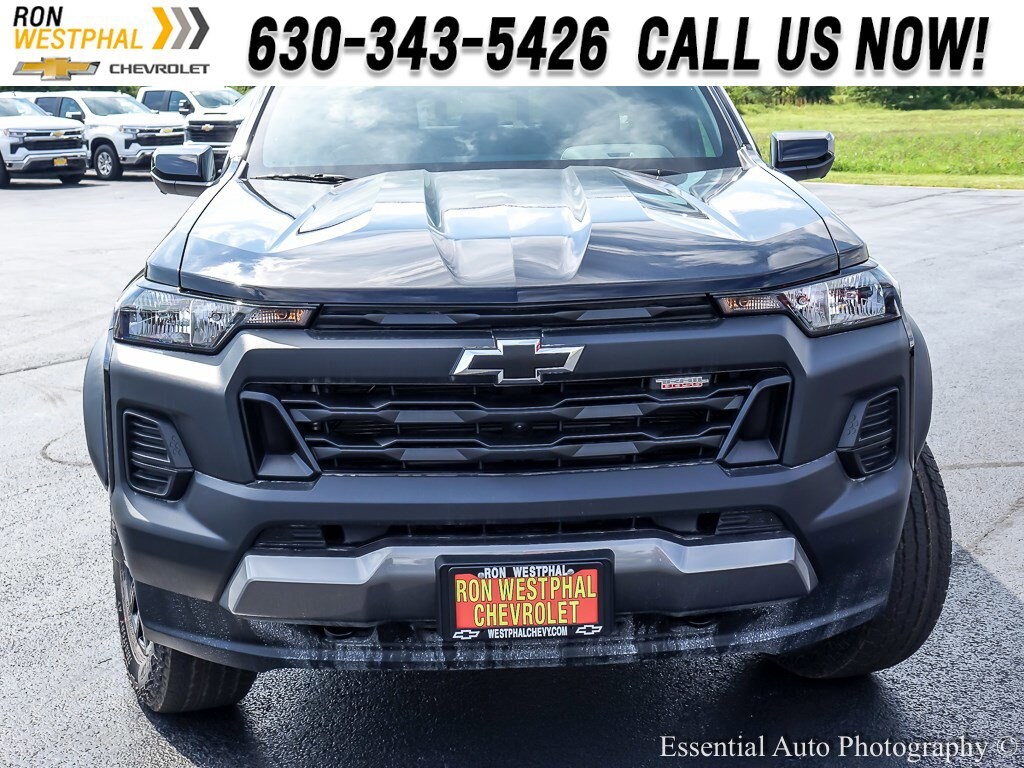 2026 Chevrolet Colorado Trail Boss photo 2
