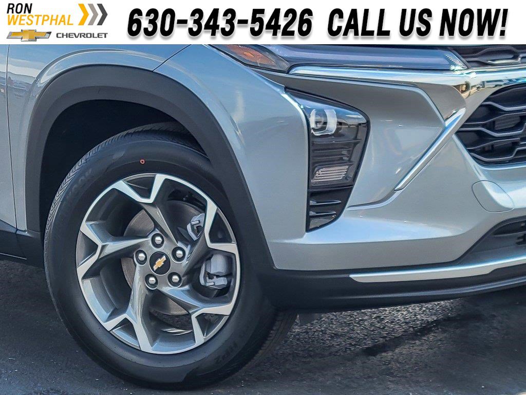2025 Chevrolet Trax LT photo 3