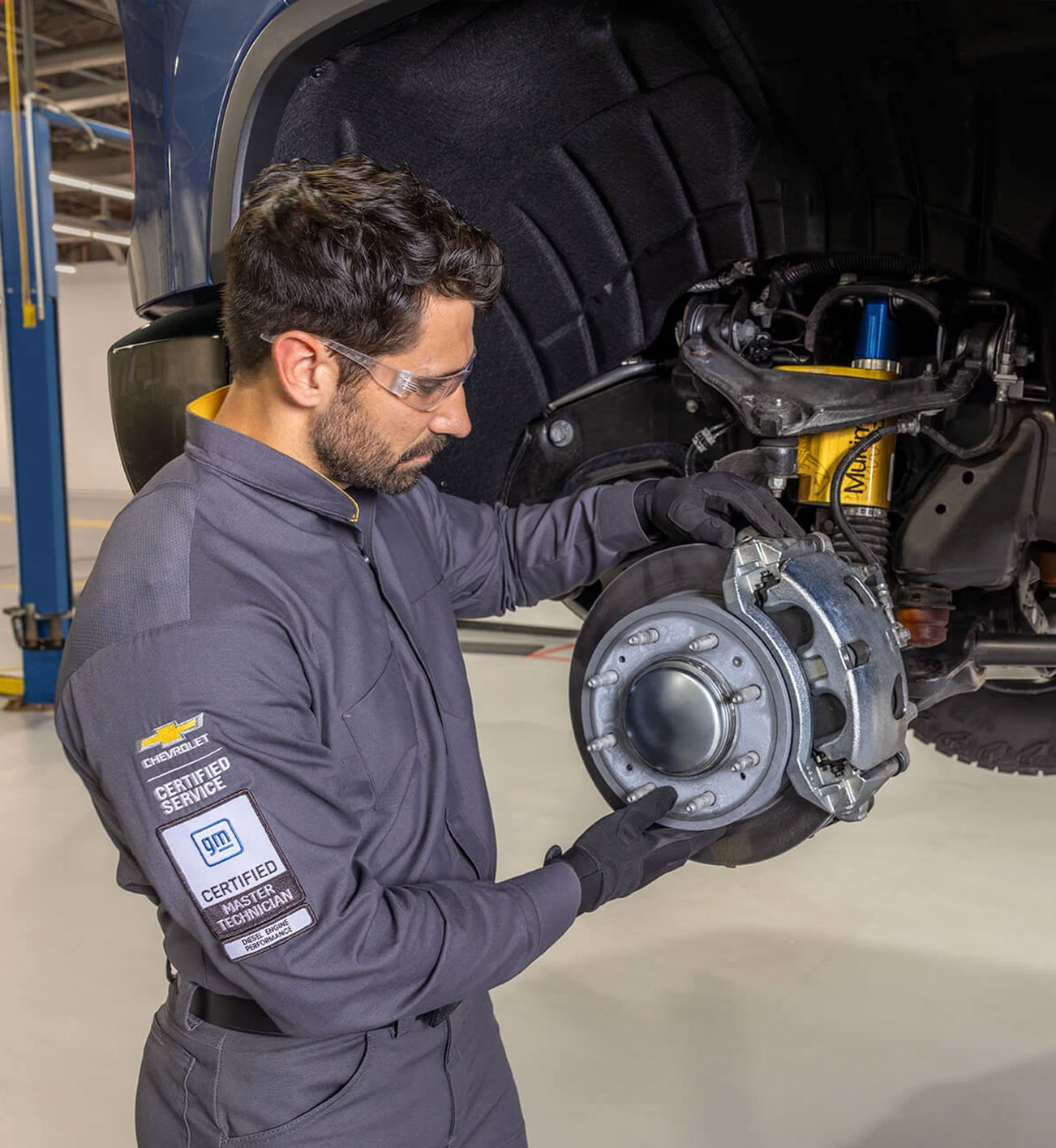  GM Technician doing brakes