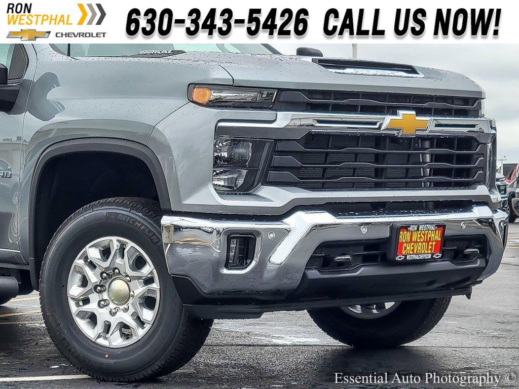 2025 Chevrolet Silverado LT photo 2