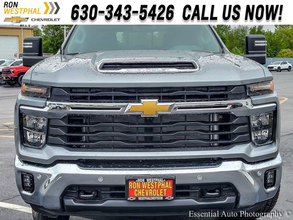 2025 Chevrolet Silverado LT photo 4