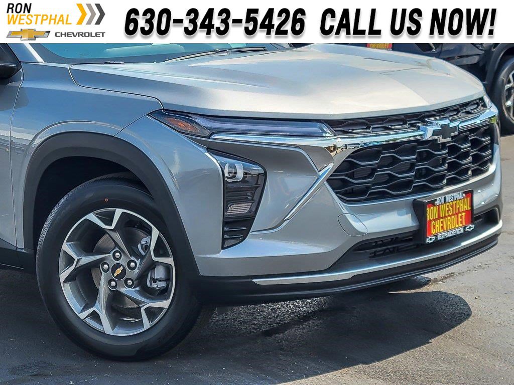 2025 Chevrolet Trax LT photo 2