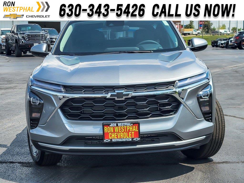2025 Chevrolet Trax LT photo 4