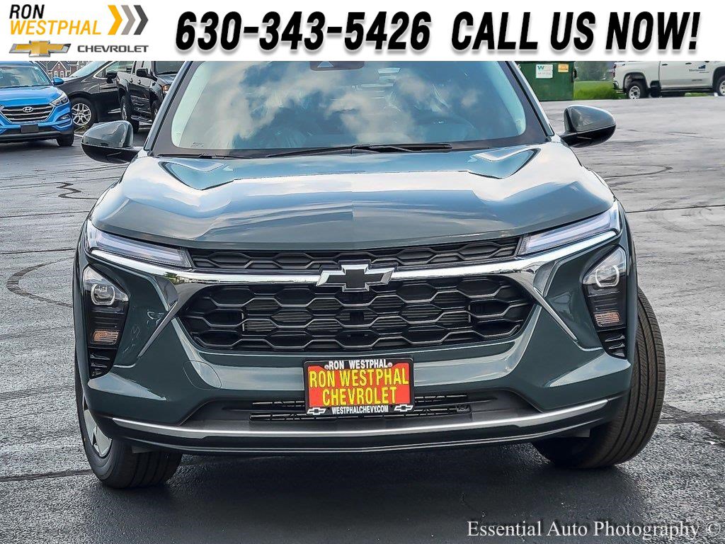 2025 Chevrolet Trax LT photo 3