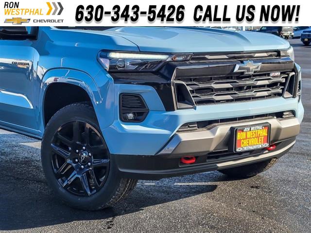 2025 Chevrolet Colorado Z71 photo 2