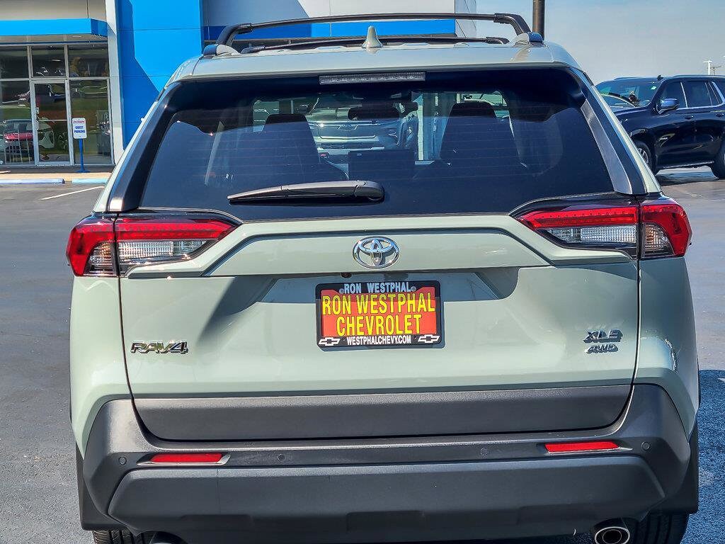 2023 Toyota RAV4 XLE Premium photo 4