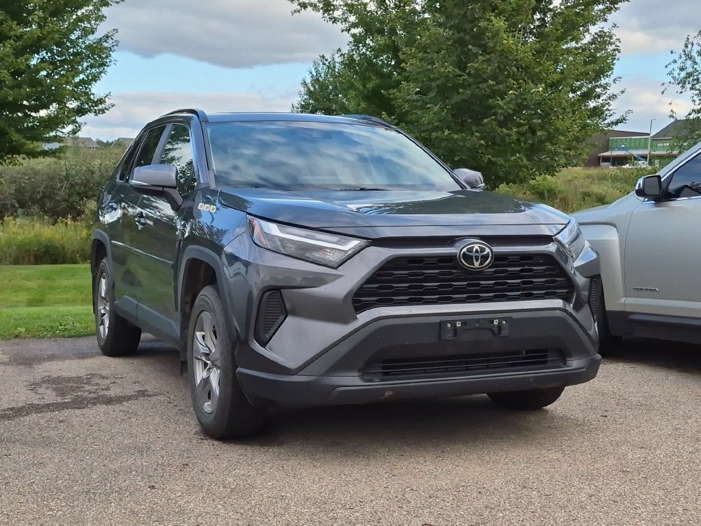 2022 Toyota RAV4 XLE AWD photo
