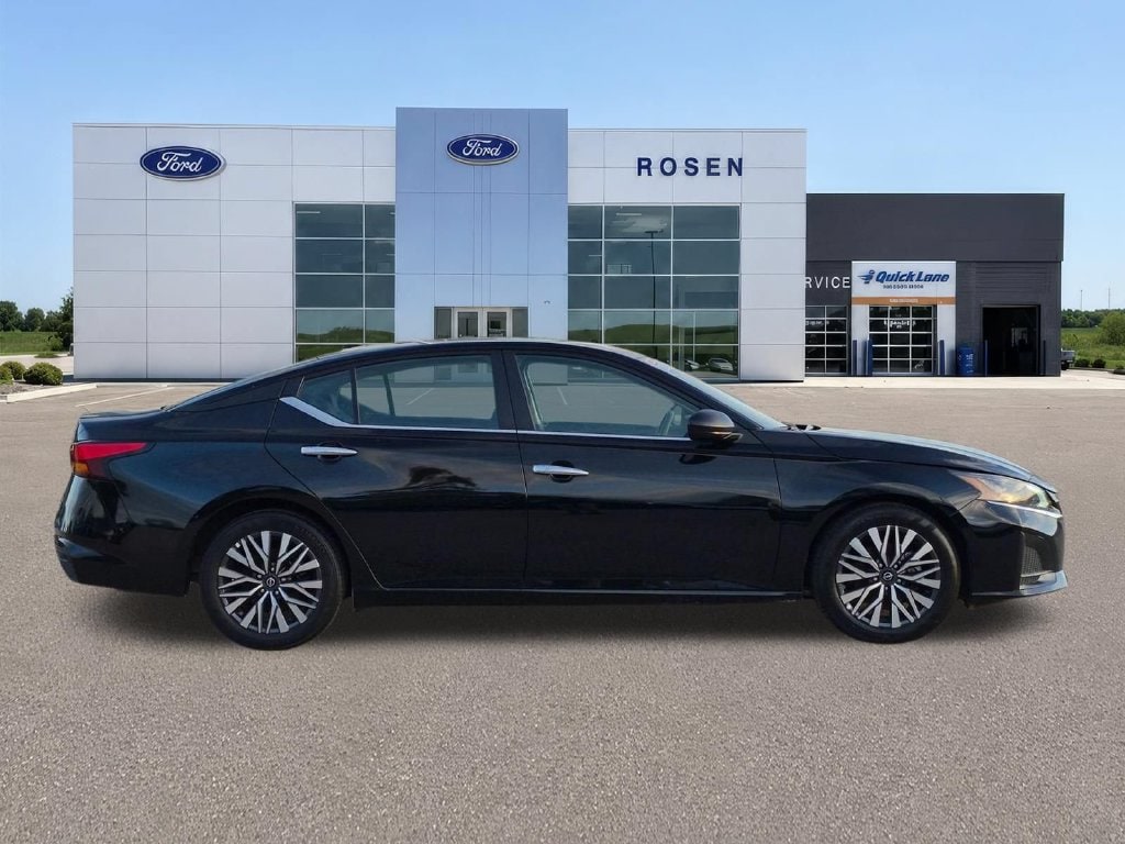 Used 2025 Nissan Altima SV with VIN 1N4BL4DV3SN306652 for sale in Belleville, WI