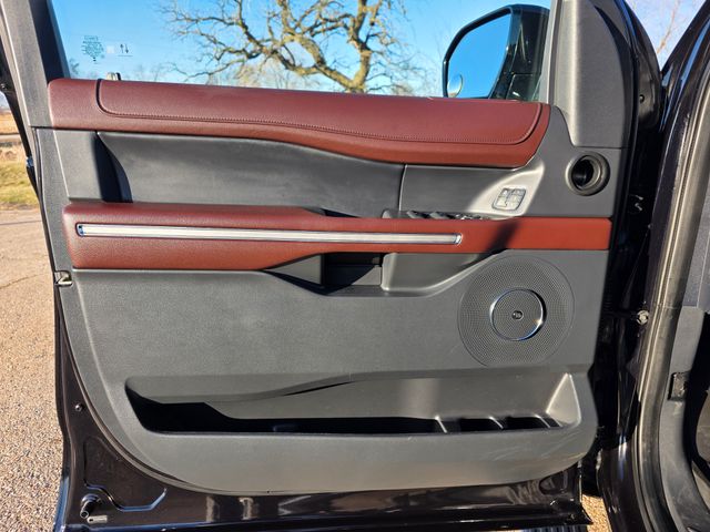 2023 Ford Expedition MAX photo 4