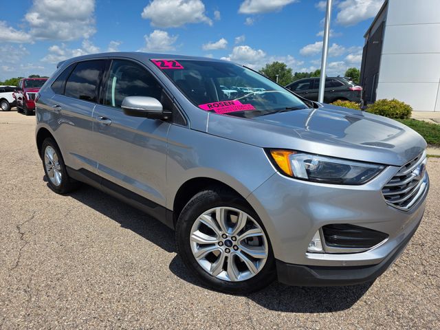 2022 Ford Edge Titanium photo 2