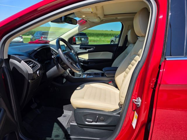 2022 Ford Edge SEL photo 4