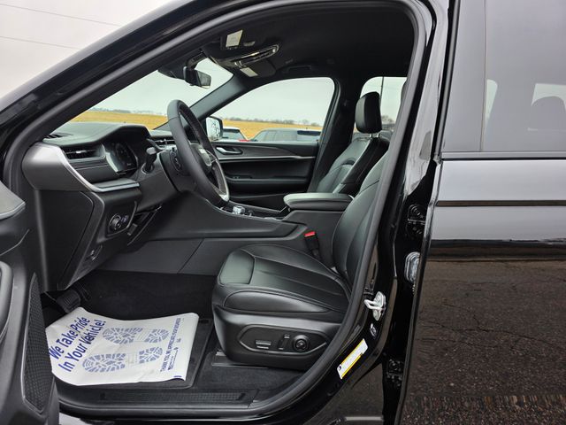 2025 Jeep Grand Cherokee L Limited photo 4