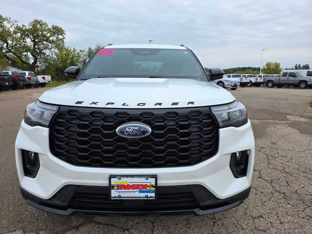 2025 Ford Explorer ST-Line photo 3
